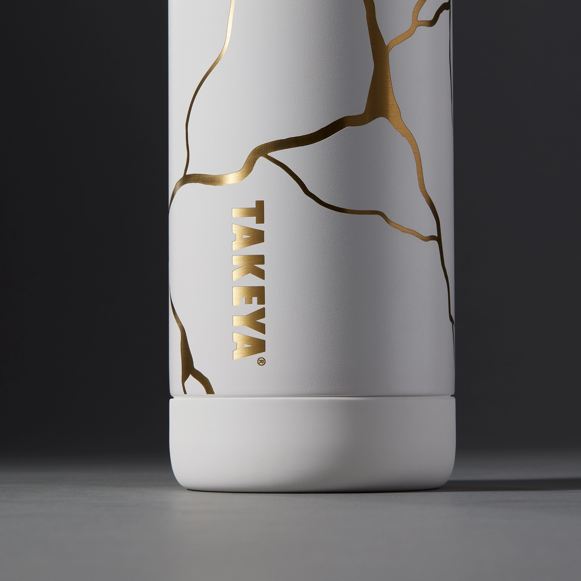 kintsugi-water-bottle-with-straw-lid-q1 51389-TK_HO25_Kintsugi_Takeya9236_Crop.png