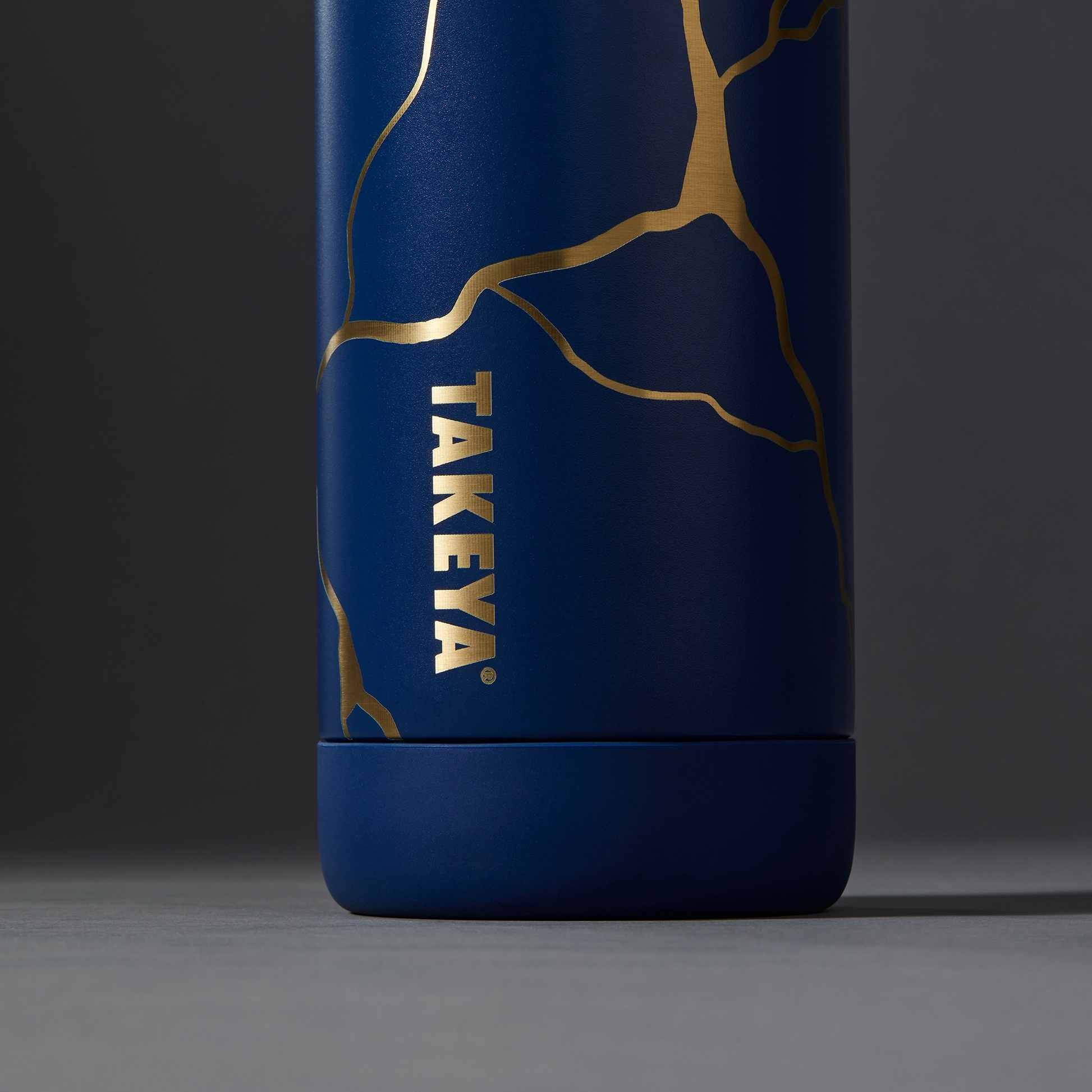 kintsugi-water-bottle-with-spout-lid-n8 51390-TK_HO25_Kintsugi_Takeya9241_Crop.png